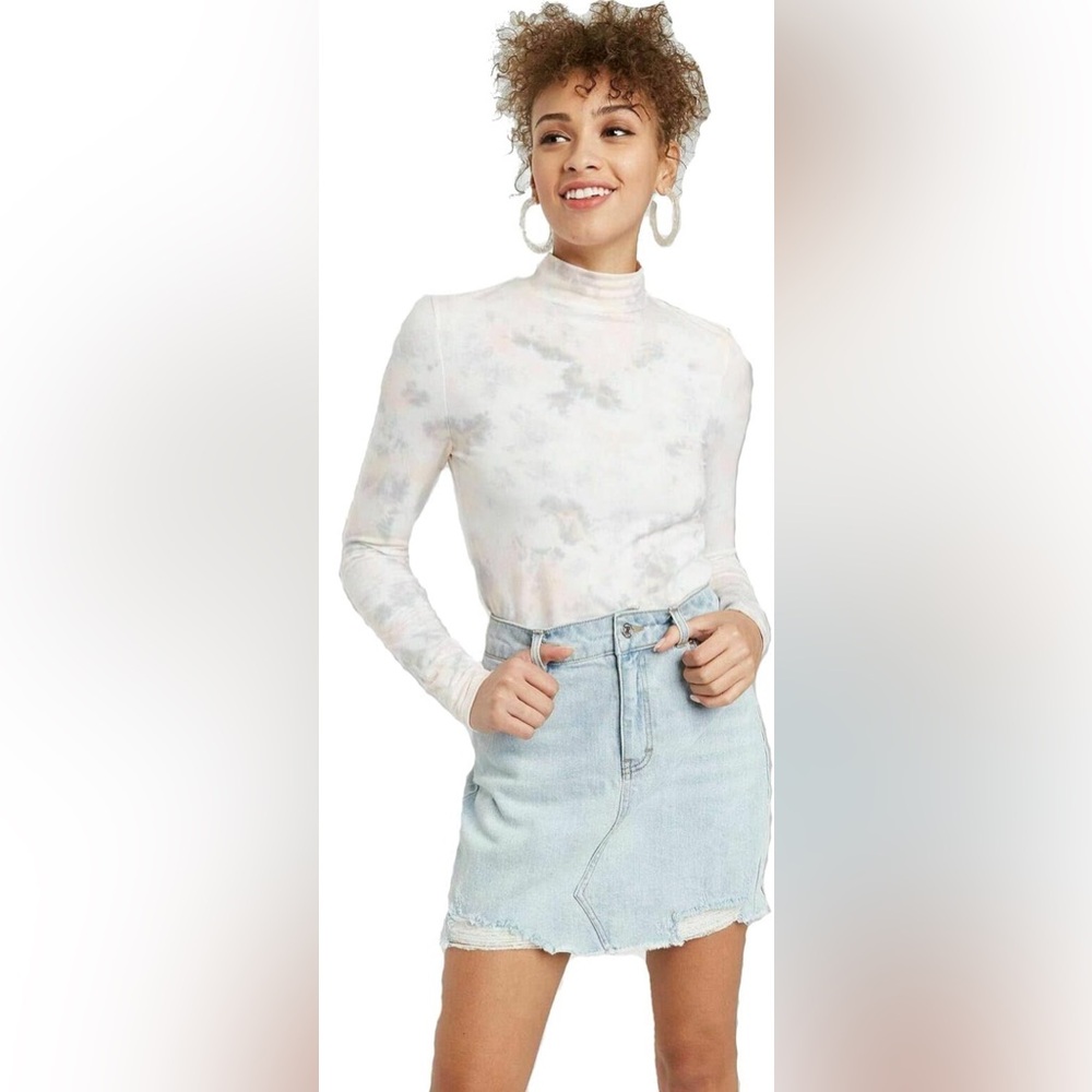 Wild Fable XS Light Wash Denim Mini Skirt Distressed Raw Hem Casual EUC